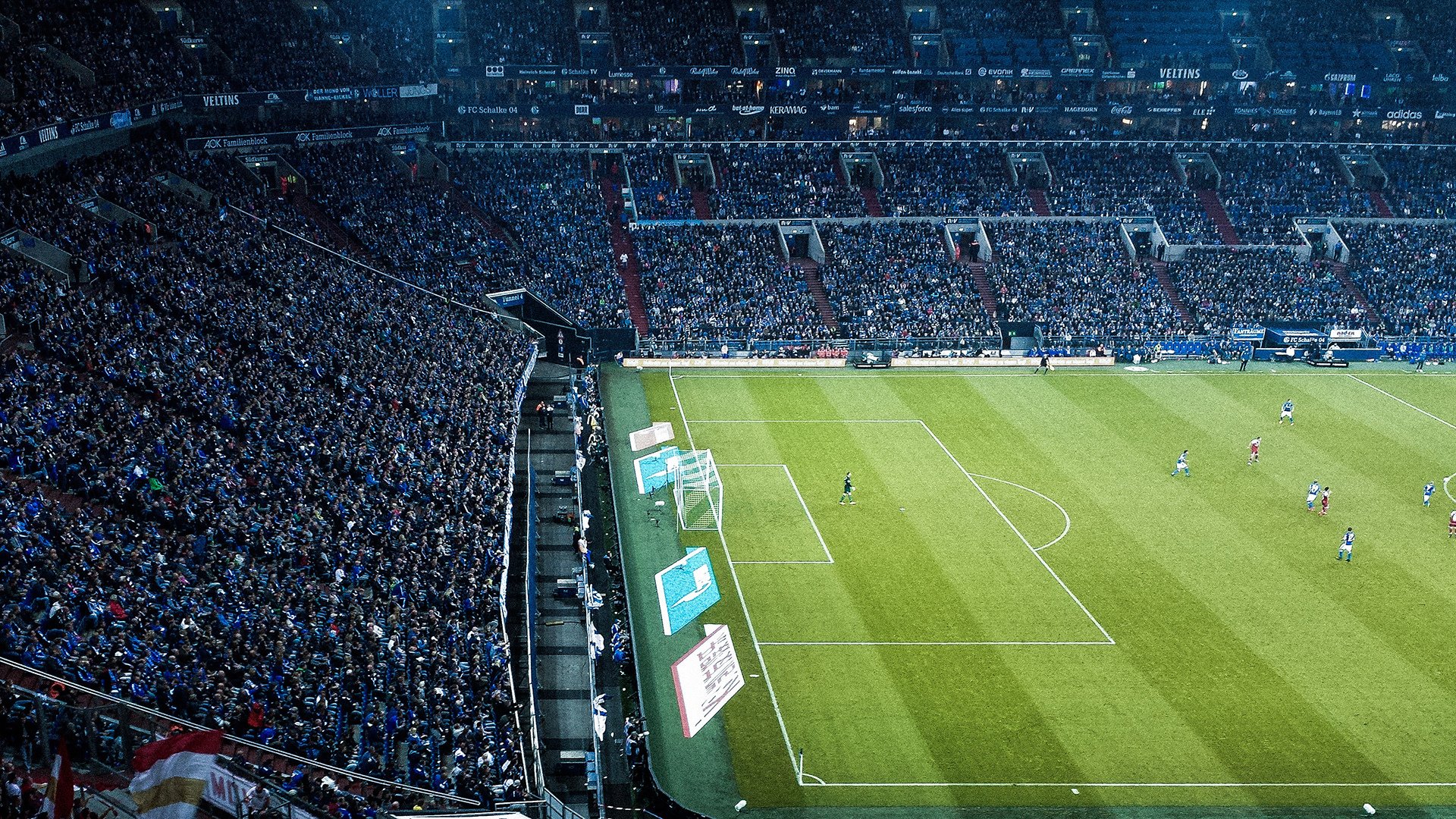 华体会-希腊女篮在欧洲锦标赛中积极备战，争夺奖牌在望，希腊女球迷